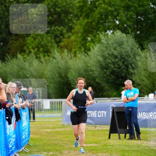 30.08.2026 - Elbe Triathlon Hamburg LAZAROV Photography http://msf.ph/oto/10072044 30.08.2026 13:10:33 Ziel 1698 meine-sportfotos.de
