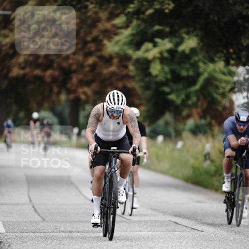 30.08.2026 - Elbe Triathlon Hamburg Michael Burmester http://msf.ph/oto/10072046 30.08.2026 10:10:44 Radfahren 419, 541, 658, 731, 849, 933, 960 meine-sportfotos.de