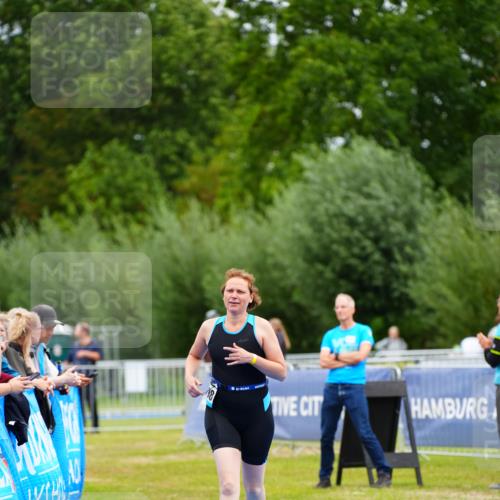 30.08.2026 - Elbe Triathlon Hamburg LAZAROV Photography http://msf.ph/oto/10072052 30.08.2026 13:10:35 Ziel 1698 meine-sportfotos.de