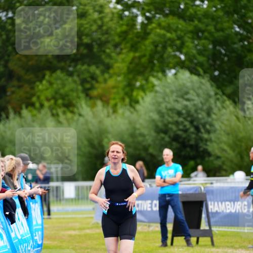 30.08.2026 - Elbe Triathlon Hamburg LAZAROV Photography http://msf.ph/oto/10072055 30.08.2026 13:10:35 Ziel 1698 meine-sportfotos.de