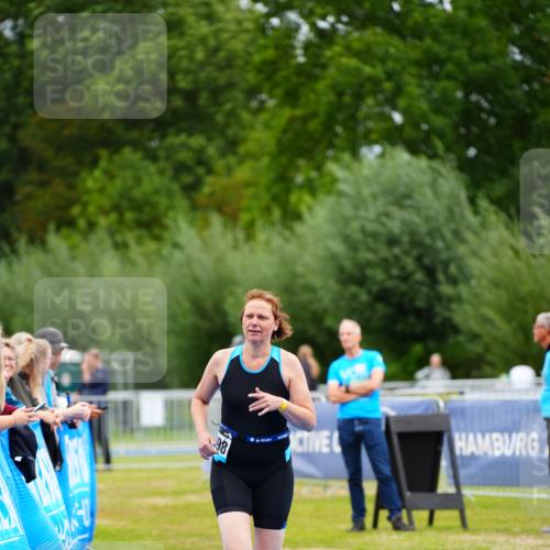 30.08.2026 - Elbe Triathlon Hamburg LAZAROV Photography http://msf.ph/oto/10072059 30.08.2026 13:10:36 Ziel 1698 meine-sportfotos.de