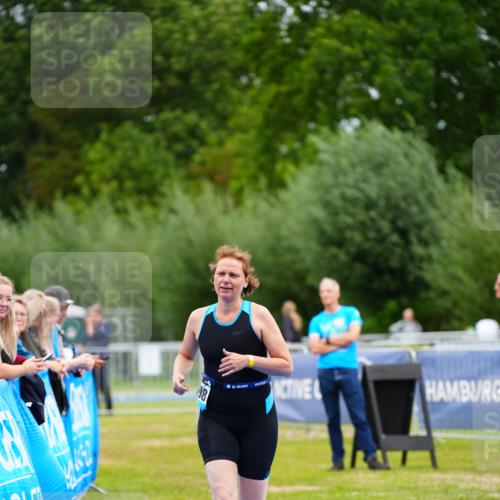 30.08.2026 - Elbe Triathlon Hamburg LAZAROV Photography http://msf.ph/oto/10072063 30.08.2026 13:10:36 Ziel 1698 meine-sportfotos.de