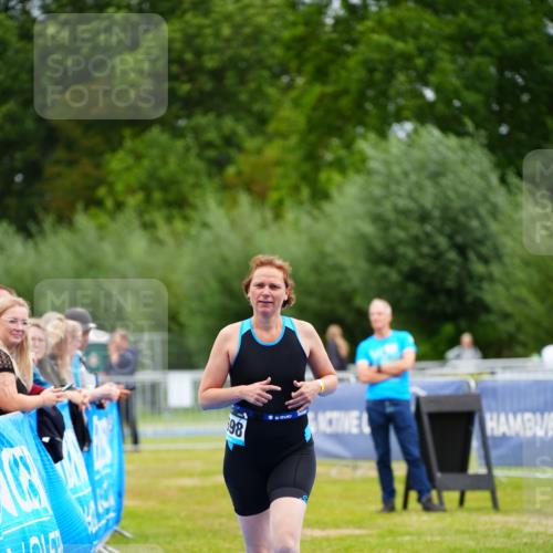 30.08.2026 - Elbe Triathlon Hamburg LAZAROV Photography http://msf.ph/oto/10072065 30.08.2026 13:10:36 Ziel 1698 meine-sportfotos.de