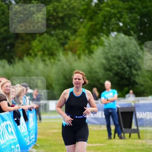 30.08.2026 - Elbe Triathlon Hamburg LAZAROV Photography http://msf.ph/oto/10072067 30.08.2026 13:10:36 Ziel 1698 meine-sportfotos.de