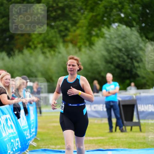 30.08.2026 - Elbe Triathlon Hamburg LAZAROV Photography http://msf.ph/oto/10072070 30.08.2026 13:10:36 Ziel 1698 meine-sportfotos.de