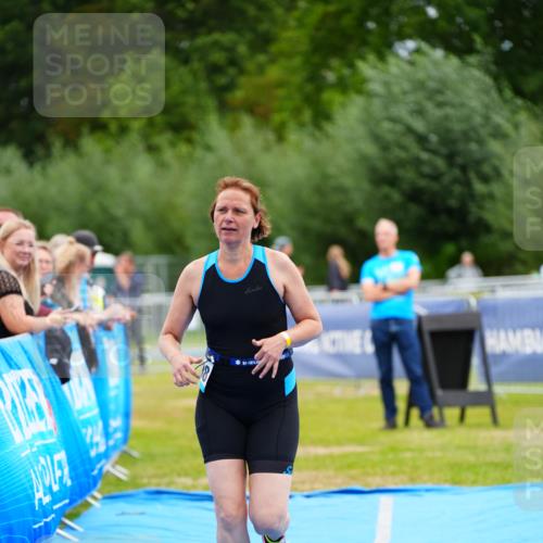 30.08.2026 - Elbe Triathlon Hamburg LAZAROV Photography http://msf.ph/oto/10072073 30.08.2026 13:10:37 Ziel 1698 meine-sportfotos.de