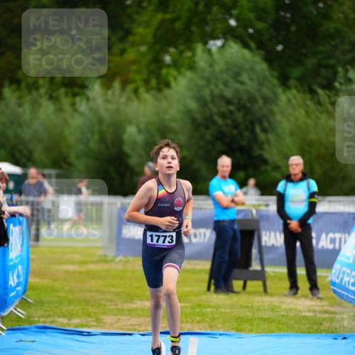 30.08.2026 - Elbe Triathlon Hamburg LAZAROV Photography http://msf.ph/oto/10072081 30.08.2026 13:10:48 Ziel 1773 meine-sportfotos.de
