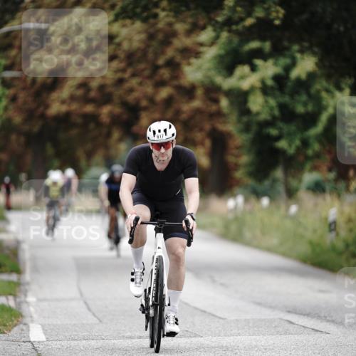 30.08.2026 - Elbe Triathlon Hamburg Michael Burmester http://msf.ph/oto/10072085 30.08.2026 10:11:09 Radfahren 364, 617, 729, 749, 927 meine-sportfotos.de