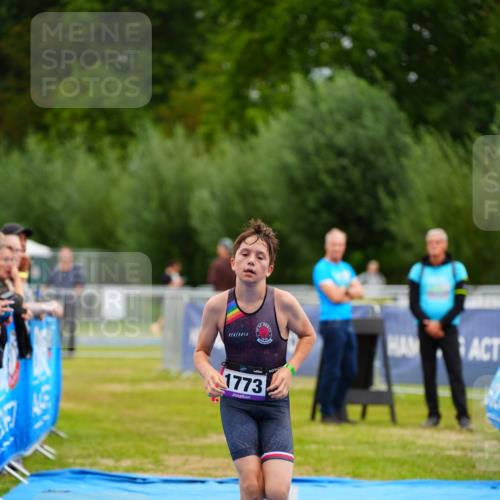 30.08.2026 - Elbe Triathlon Hamburg LAZAROV Photography http://msf.ph/oto/10072086 30.08.2026 13:10:49 Ziel 1773 meine-sportfotos.de