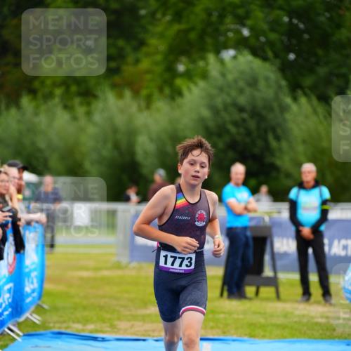 30.08.2026 - Elbe Triathlon Hamburg LAZAROV Photography http://msf.ph/oto/10072088 30.08.2026 13:10:49 Ziel 1773 meine-sportfotos.de