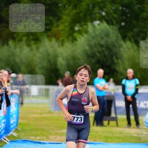 30.08.2026 - Elbe Triathlon Hamburg LAZAROV Photography http://msf.ph/oto/10072091 30.08.2026 13:10:49 Ziel 1773 meine-sportfotos.de