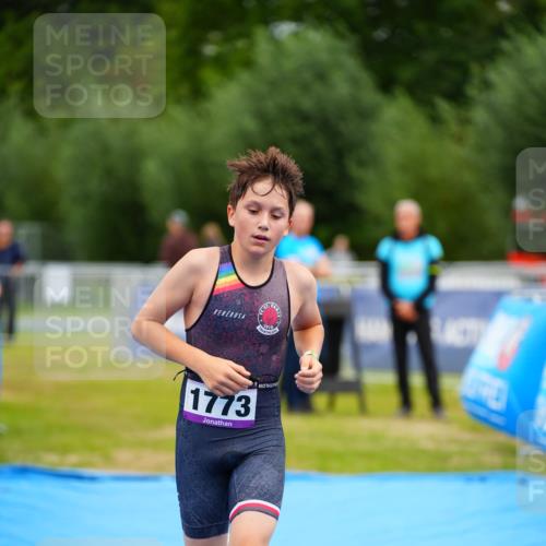 30.08.2026 - Elbe Triathlon Hamburg LAZAROV Photography http://msf.ph/oto/10072100 30.08.2026 13:10:50 Ziel 1773 meine-sportfotos.de