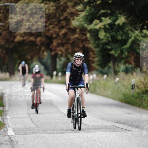 30.08.2026 - Elbe Triathlon Hamburg Michael Burmester http://msf.ph/oto/10072103 30.08.2026 10:11:20 Radfahren 581, 621, 633, 713, 836, 920 meine-sportfotos.de
