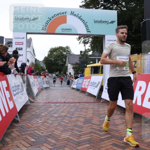 30.08.2026 - Blankeneser Heldenlauf Lena Gebhardt http://msf.ph/oto/10072112 30.08.2026 10:13:21 Ziel 5342, 5511, 5561, 5844 meine-sportfotos.de