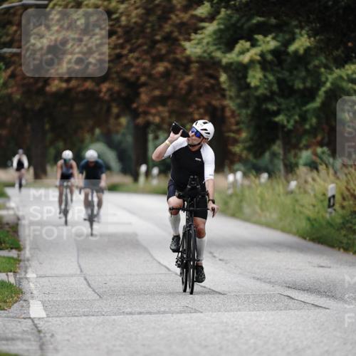 30.08.2026 - Elbe Triathlon Hamburg Michael Burmester http://msf.ph/oto/10072123 30.08.2026 10:11:28 Radfahren 557, 621, 713, 741, 808 meine-sportfotos.de