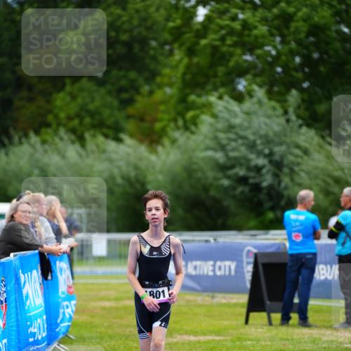 30.08.2026 - Elbe Triathlon Hamburg LAZAROV Photography http://msf.ph/oto/10072136 30.08.2026 13:14:09 Ziel 1801 meine-sportfotos.de