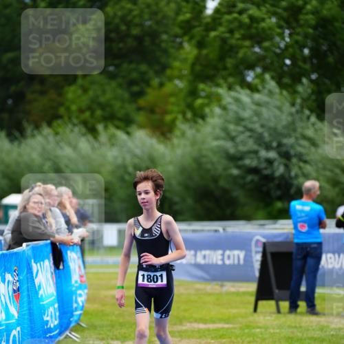 30.08.2026 - Elbe Triathlon Hamburg LAZAROV Photography http://msf.ph/oto/10072138 30.08.2026 13:14:09 Ziel 1801 meine-sportfotos.de