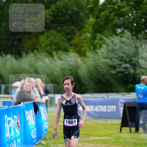 30.08.2026 - Elbe Triathlon Hamburg LAZAROV Photography http://msf.ph/oto/10072141 30.08.2026 13:14:10 Ziel 1801 meine-sportfotos.de
