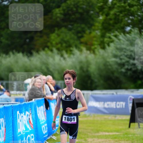 30.08.2026 - Elbe Triathlon Hamburg LAZAROV Photography http://msf.ph/oto/10072146 30.08.2026 13:14:10 Ziel 1801 meine-sportfotos.de