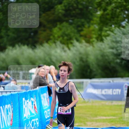 30.08.2026 - Elbe Triathlon Hamburg LAZAROV Photography http://msf.ph/oto/10072149 30.08.2026 13:14:10 Ziel 1801 meine-sportfotos.de