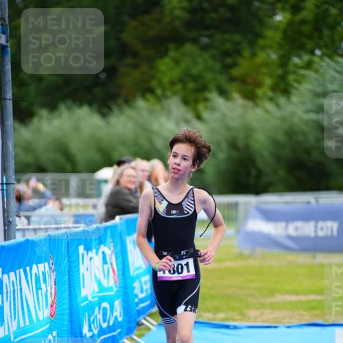 30.08.2026 - Elbe Triathlon Hamburg LAZAROV Photography http://msf.ph/oto/10072151 30.08.2026 13:14:10 Ziel 1801 meine-sportfotos.de