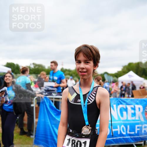 30.08.2026 - Elbe Triathlon Hamburg LAZAROV Photography http://msf.ph/oto/10072158 30.08.2026 13:14:21 Ziel  meine-sportfotos.de