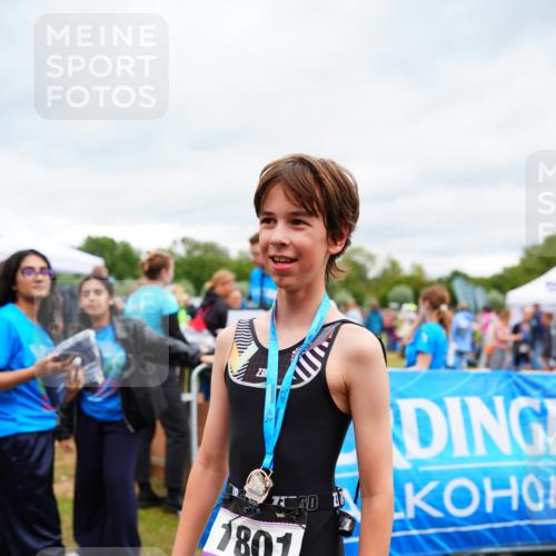 30.08.2026 - Elbe Triathlon Hamburg LAZAROV Photography http://msf.ph/oto/10072164 30.08.2026 13:14:21 Ziel  meine-sportfotos.de