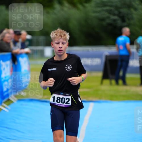 30.08.2026 - Elbe Triathlon Hamburg LAZAROV Photography http://msf.ph/oto/10072166 30.08.2026 13:15:03 Ziel 1802 meine-sportfotos.de