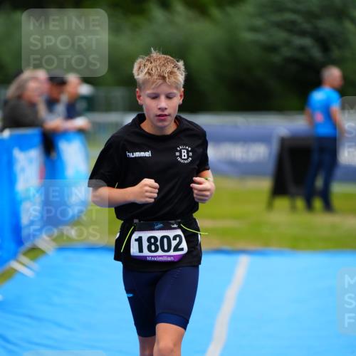 30.08.2026 - Elbe Triathlon Hamburg LAZAROV Photography http://msf.ph/oto/10072169 30.08.2026 13:15:03 Ziel 1802 meine-sportfotos.de