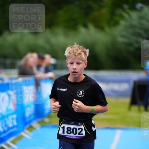 30.08.2026 - Elbe Triathlon Hamburg LAZAROV Photography http://msf.ph/oto/10072171 30.08.2026 13:15:04 Ziel 1802 meine-sportfotos.de