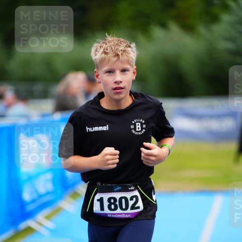 30.08.2026 - Elbe Triathlon Hamburg LAZAROV Photography http://msf.ph/oto/10072177 30.08.2026 13:15:04 Ziel 1802 meine-sportfotos.de