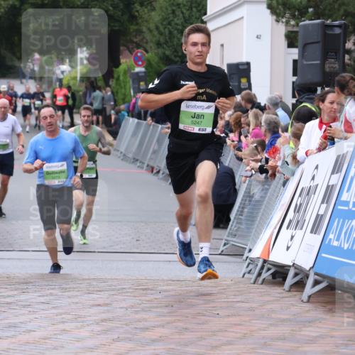 30.08.2026 - Blankeneser Heldenlauf Lena Gebhardt http://msf.ph/oto/10072208 30.08.2026 10:14:01 Ziel 5247, 5303 meine-sportfotos.de