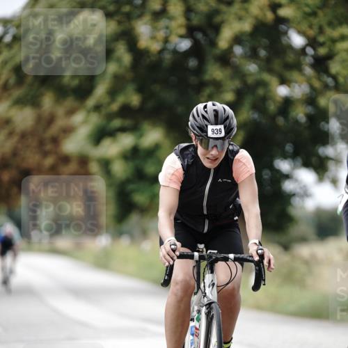 30.08.2026 - Elbe Triathlon Hamburg Michael Burmester http://msf.ph/oto/10072219 30.08.2026 10:12:34 Radfahren 569, 648, 734, 939 meine-sportfotos.de