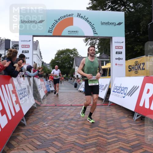 30.08.2026 - Blankeneser Heldenlauf Lena Gebhardt http://msf.ph/oto/10072237 30.08.2026 10:14:07 Ziel 5247, 5273, 5275, 5816 meine-sportfotos.de