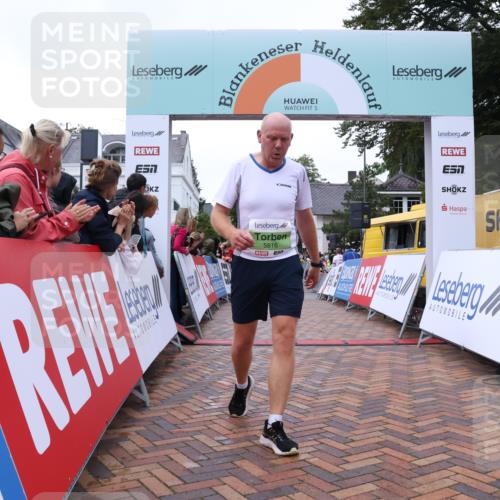 30.08.2026 - Blankeneser Heldenlauf Lena Gebhardt http://msf.ph/oto/10072255 30.08.2026 10:14:11 Ziel 5247, 5273, 5275, 5816 meine-sportfotos.de