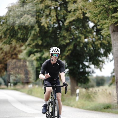 30.08.2026 - Elbe Triathlon Hamburg Michael Burmester http://msf.ph/oto/10072260 30.08.2026 10:13:07 Radfahren 797 meine-sportfotos.de