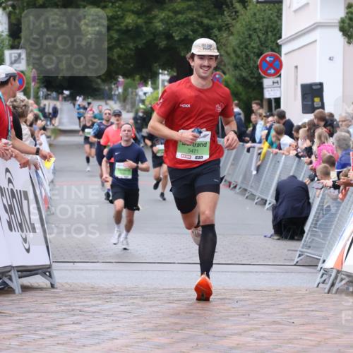 30.08.2026 - Blankeneser Heldenlauf Lena Gebhardt http://msf.ph/oto/10072264 30.08.2026 10:14:13 Ziel 5273, 5275, 5471, 5816 meine-sportfotos.de