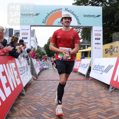 30.08.2026 - Blankeneser Heldenlauf Lena Gebhardt http://msf.ph/oto/10072288 30.08.2026 10:14:16 Ziel 5151, 5471, 5816 meine-sportfotos.de