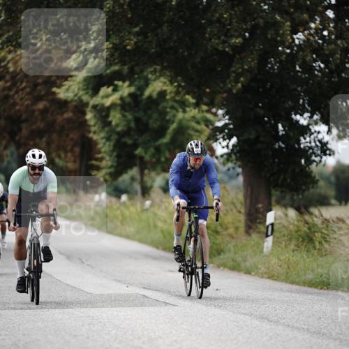 30.08.2026 - Elbe Triathlon Hamburg Michael Burmester http://msf.ph/oto/10072315 30.08.2026 10:13:56 Radfahren 585, 612, 646, 799, 881, 886, 1896 meine-sportfotos.de