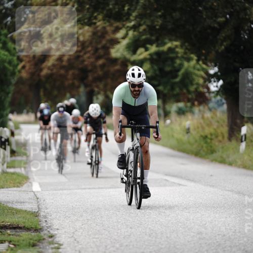 30.08.2026 - Elbe Triathlon Hamburg Michael Burmester http://msf.ph/oto/10072316 30.08.2026 10:13:57 Radfahren 585, 612, 646, 799, 881, 886, 1896 meine-sportfotos.de
