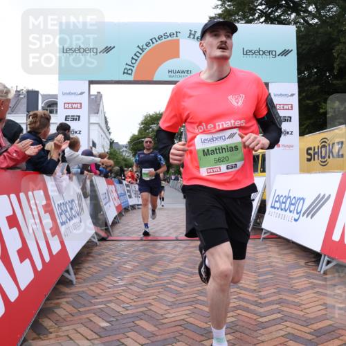 30.08.2026 - Blankeneser Heldenlauf Lena Gebhardt http://msf.ph/oto/10072331 30.08.2026 10:14:22 Ziel 5151, 5270, 5398, 5471, 5620, 5828 meine-sportfotos.de