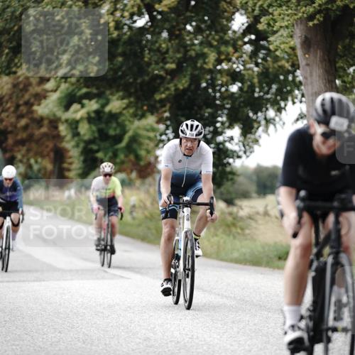 30.08.2026 - Elbe Triathlon Hamburg Michael Burmester http://msf.ph/oto/10072345 30.08.2026 10:14:29 Radfahren 506, 720, 750, 803, 838, 932, 944 meine-sportfotos.de