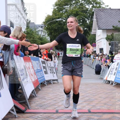 30.08.2026 - Blankeneser Heldenlauf Lena Gebhardt http://msf.ph/oto/10072353 30.08.2026 10:14:26 Ziel 5151, 5270, 5398, 5620, 5828 meine-sportfotos.de