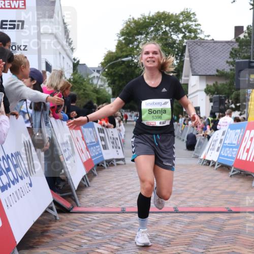 30.08.2026 - Blankeneser Heldenlauf Lena Gebhardt http://msf.ph/oto/10072358 30.08.2026 10:14:26 Ziel 5151, 5270, 5398, 5620, 5828 meine-sportfotos.de