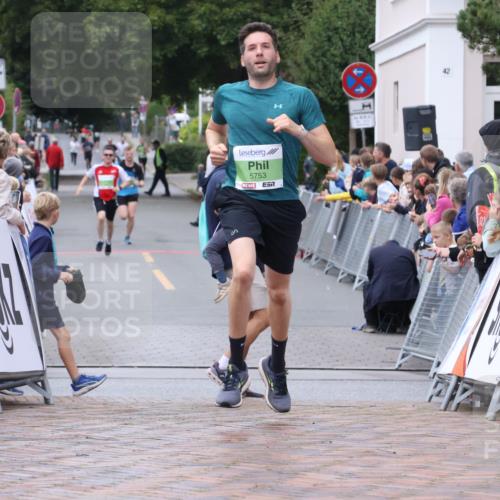 30.08.2026 - Blankeneser Heldenlauf Lena Gebhardt http://msf.ph/oto/10072370 30.08.2026 10:14:29 Ziel 5270, 5398, 5620, 5753, 5828 meine-sportfotos.de