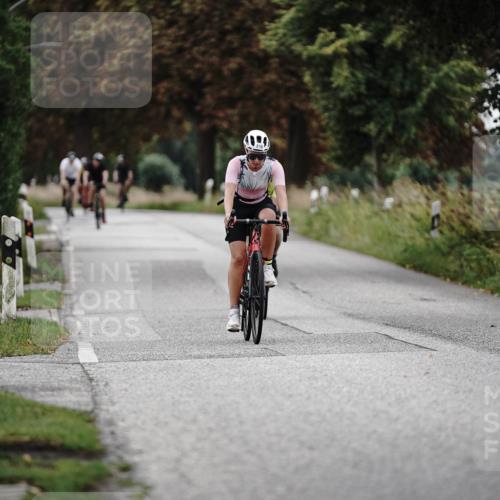 30.08.2026 - Elbe Triathlon Hamburg Michael Burmester http://msf.ph/oto/10072405 30.08.2026 10:15:29 Radfahren 513, 699, 810, 919, 934 meine-sportfotos.de