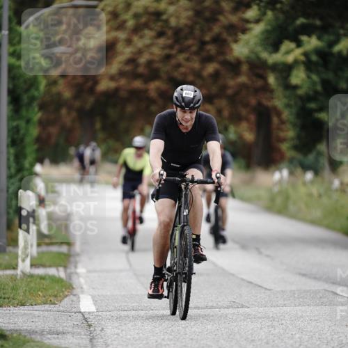 30.08.2026 - Elbe Triathlon Hamburg Michael Burmester http://msf.ph/oto/10072410 30.08.2026 10:15:36 Radfahren 403, 579, 580, 603 meine-sportfotos.de