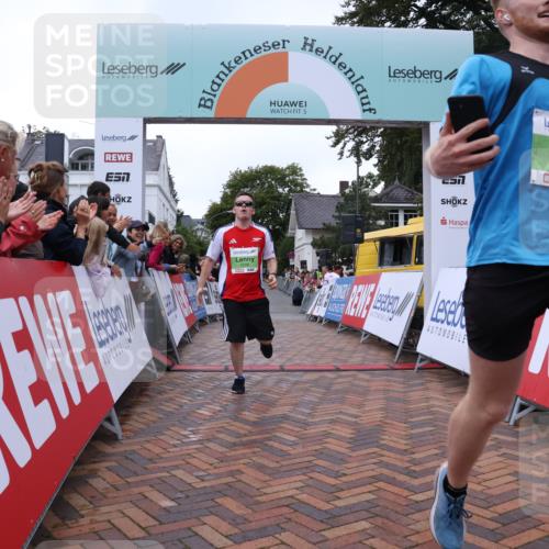 30.08.2026 - Blankeneser Heldenlauf Lena Gebhardt http://msf.ph/oto/10072435 30.08.2026 10:14:38 Ziel 5596, 5725, 5753 meine-sportfotos.de