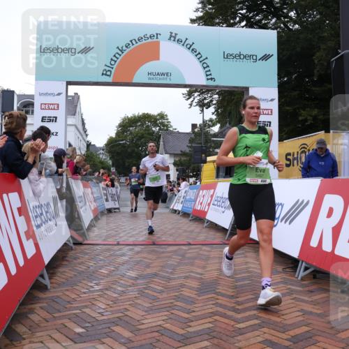 30.08.2026 - Blankeneser Heldenlauf Lena Gebhardt http://msf.ph/oto/10072468 30.08.2026 10:15:04 Ziel 5407, 5481, 5775, 5874 meine-sportfotos.de