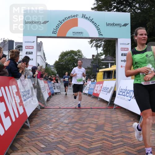30.08.2026 - Blankeneser Heldenlauf Lena Gebhardt http://msf.ph/oto/10072473 30.08.2026 10:15:04 Ziel 5407, 5481, 5775, 5874 meine-sportfotos.de
